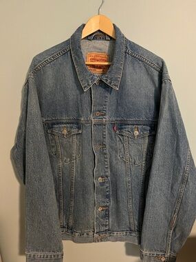 Vintage 90s Levi's Trucker Jacket. XL